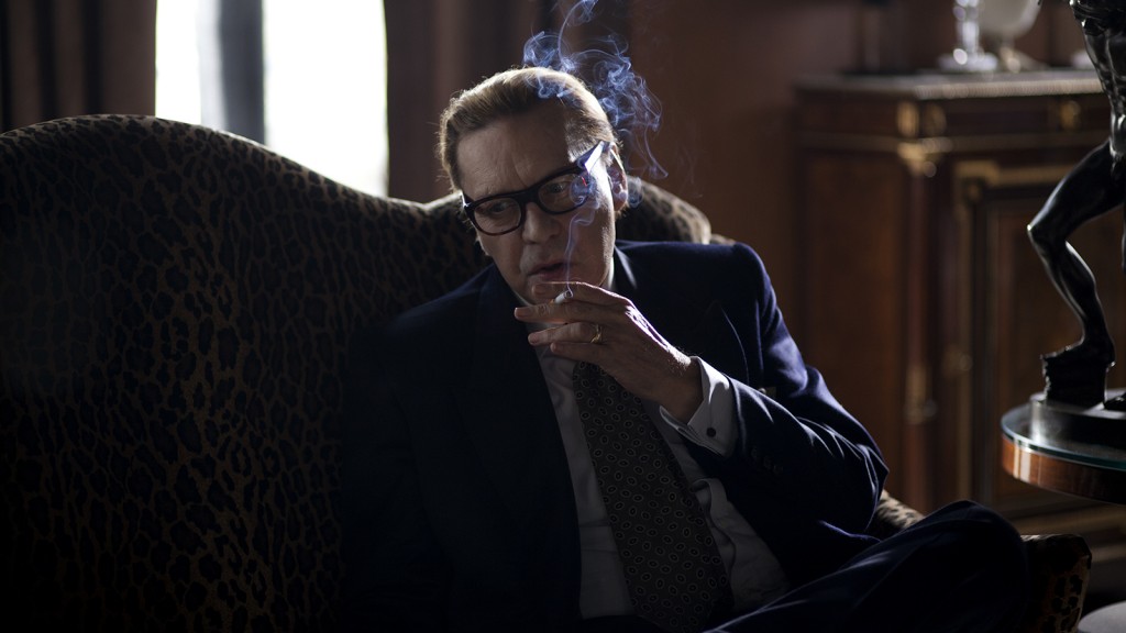 Helmut Berger ou Saint Laurent? Saint Laurent © 2014 Mandarin Cinéma – Europacorp – Orange Studio – Arte France Cinéma – Scope Pictures / Carole Bethuel