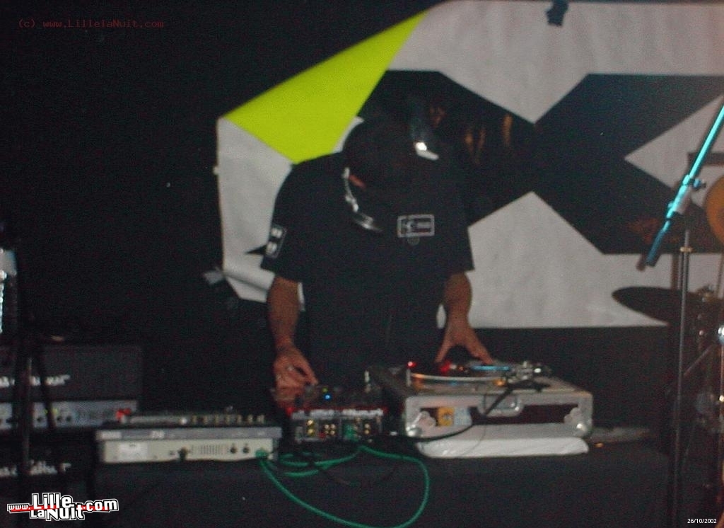 [26/10/2002] Concert Shilk / Revenge of The Dancing Cats / Cross 9 / X-Vision – MJC St André en live - photo n°17