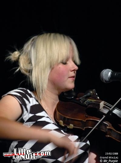 Foals, Operator Please, Housse de Racket et Kennedy ( Inrocks Indie Club) au Grand Mix en live - photo n°9