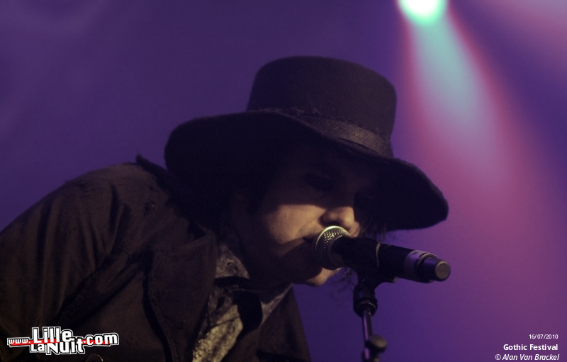 Gothic Festival – Jour 1 – Covenant, Sex Gang Children, Umbra Et Imago, Ordo Rosario Equilibrio, Funker Vogt, etc. en live - photo n°9