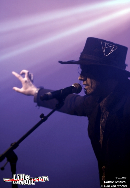 Gothic Festival – Jour 1 – Covenant, Sex Gang Children, Umbra Et Imago, Ordo Rosario Equilibrio, Funker Vogt, etc. en live - photo n°4