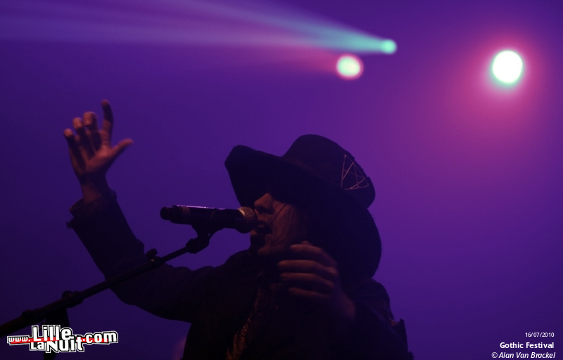 Gothic Festival – Jour 1 – Covenant, Sex Gang Children, Umbra Et Imago, Ordo Rosario Equilibrio, Funker Vogt, etc. en live - photo n°5