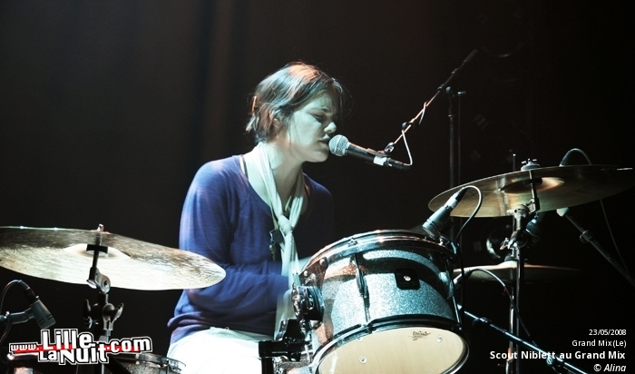 Scout Niblett et The Sleeping Years au Grand Mix en live - photo n°6