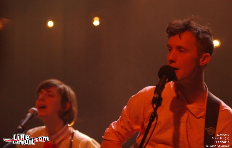 Fanfarlo & Morning Pop Star Choir au Grand Mix en live - photo n°14