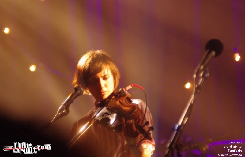 Fanfarlo & Morning Pop Star Choir au Grand Mix en live - photo n°5