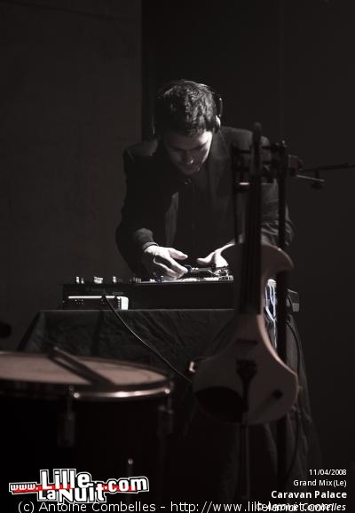 Caravan Palace et Hollie Smith au Grand Mix en live - photo n°17