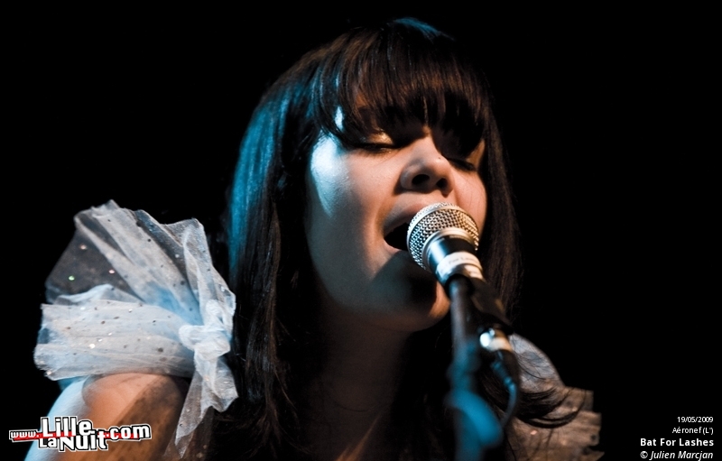Bat for Lashes & David Walters à l’Aéronef en live - photo n°3