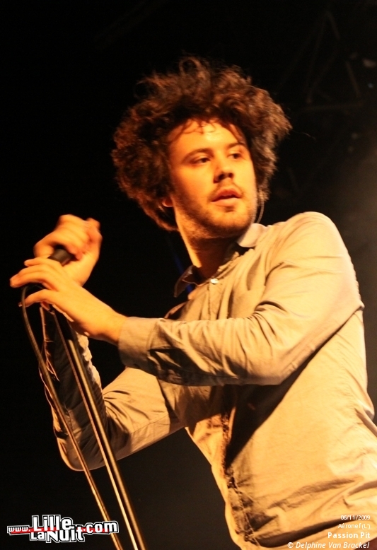 Le Festival des Inrocks – Passion Pit, Florence & The Machine, Lissy Trullie, Two Door Cinema Club en live - photo n°2