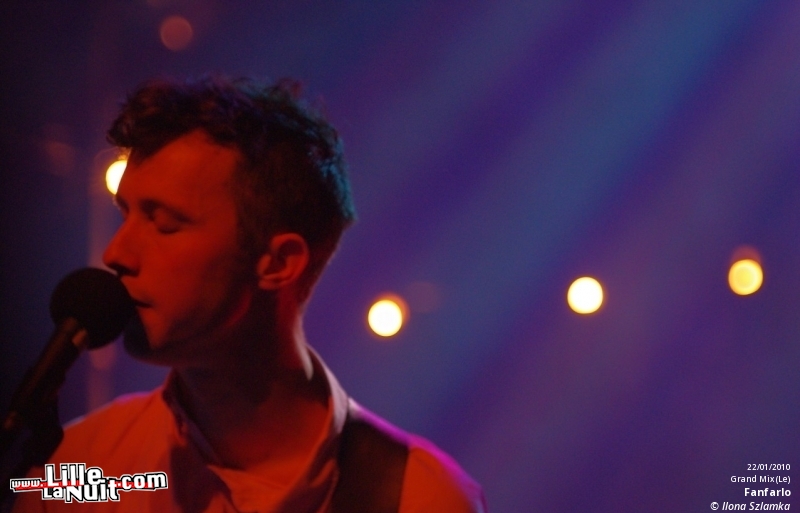 Fanfarlo & Morning Pop Star Choir au Grand Mix en live - photo n°3