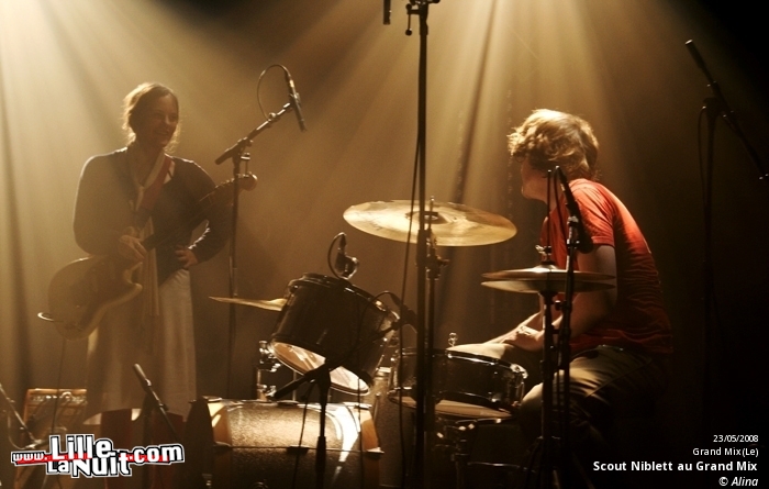 Scout Niblett et The Sleeping Years au Grand Mix en live - photo n°9