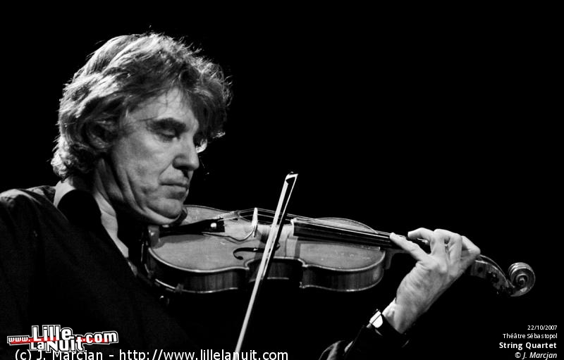 Mike Stern & String Quartet au Tourcoing Jazz Festival en live - photo n°3