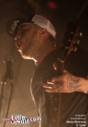 AqME + Mass Hysteria au Grand Mix en live - photo n°2