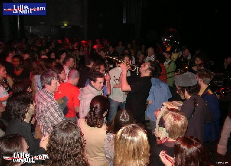 Amparanoia, El Matanzas feat. Brother Jam & Orchestre International du Vetex à l&rsquo;Aéronef en live - photo n°5