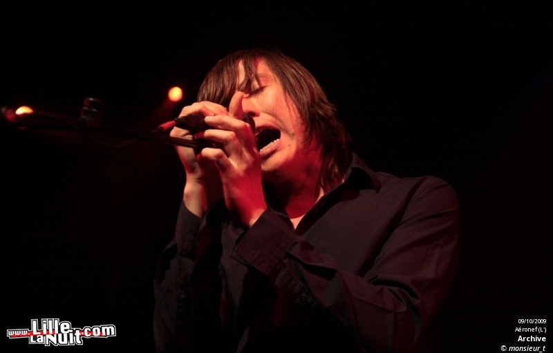 A Place To Bury Strangers + Le Cotton Club à De Kreun en live - photo n°27