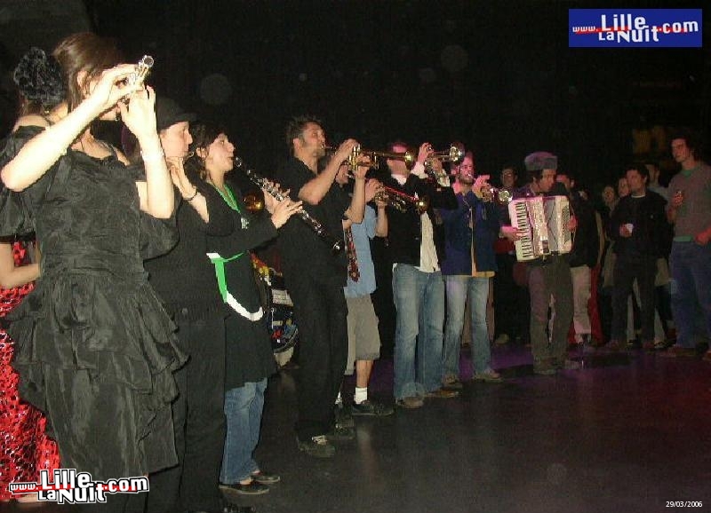 Amparanoia, El Matanzas feat. Brother Jam & Orchestre International du Vetex à l&rsquo;Aéronef en live - photo n°3