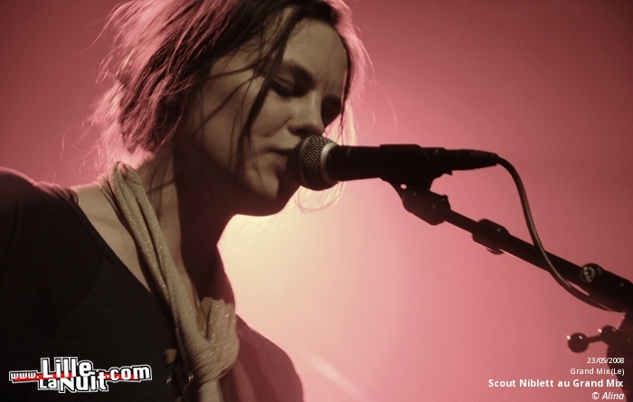 Scout Niblett et The Sleeping Years au Grand Mix en live - photo n°12