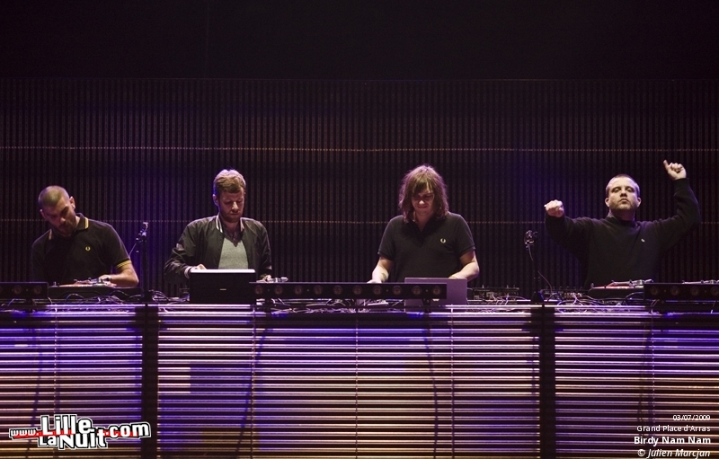 Ace Out, Phoenix, Lily Allen, Kanye West, Yuksek, Birdy Nam Nam au Main Square Festival en live - photo n°8