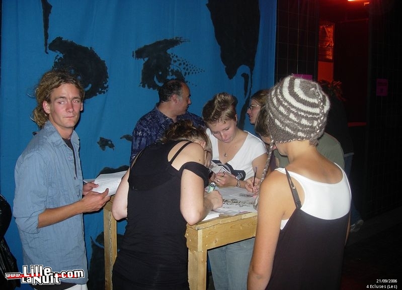 Name 2006 – Jour 1 au Tri Postal en live - photo n°33