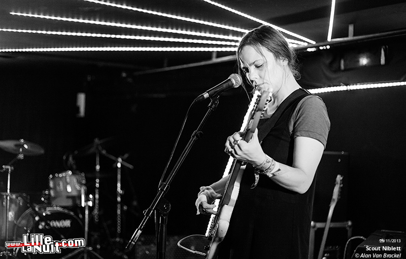 Scout Niblett + Team Wild à la Cave aux poètes – Ground Zero Festival en live - photo n°10