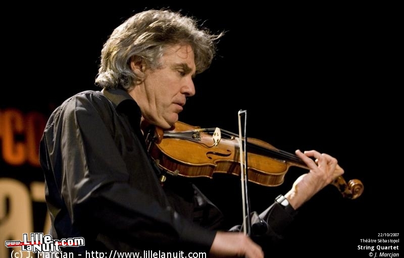 Mike Stern & String Quartet au Tourcoing Jazz Festival en live - photo n°6