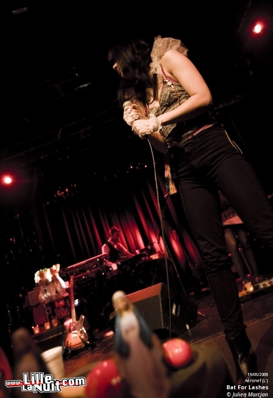 Bat for Lashes & David Walters à l’Aéronef en live - photo n°1