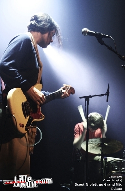 Scout Niblett et The Sleeping Years au Grand Mix en live - photo n°11