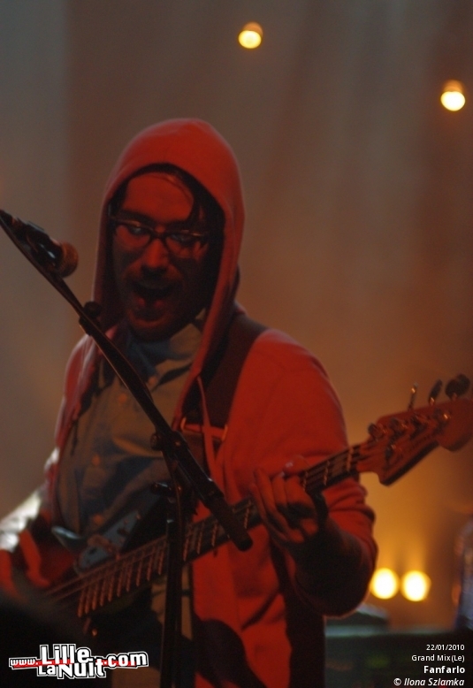 Fanfarlo & Morning Pop Star Choir au Grand Mix en live - photo n°9