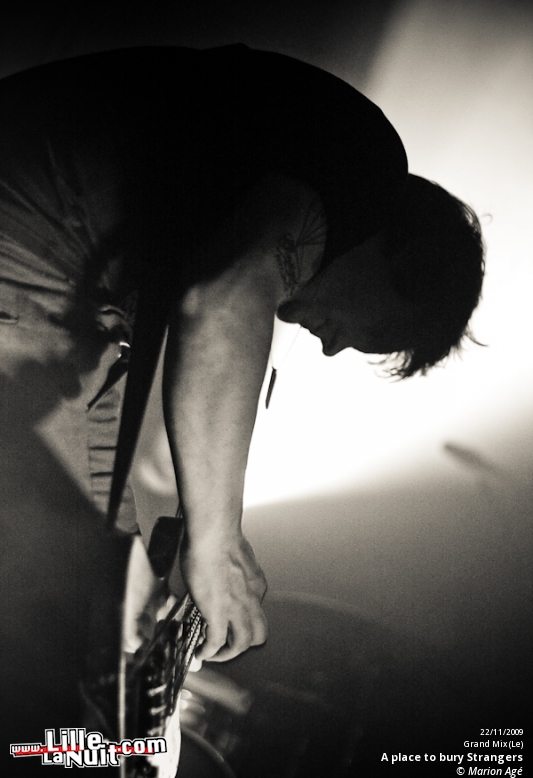 A place to bury strangers & Action Beat au Grand Mix en live - photo n°1