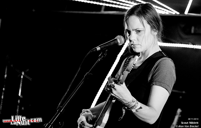 Scout Niblett + Team Wild à la Cave aux poètes – Ground Zero Festival en live - photo n°8