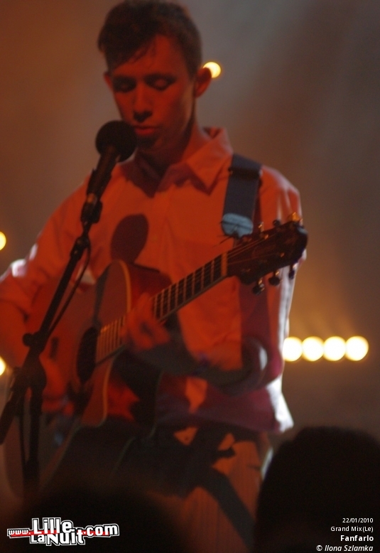 Fanfarlo & Morning Pop Star Choir au Grand Mix en live - photo n°10