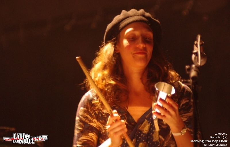 Fanfarlo & Morning Pop Star Choir au Grand Mix en live - photo n°26