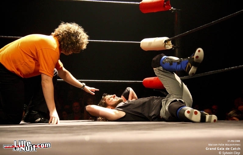 Grand Gala de Catch à la Maison Folie Wazemmes en live - photo n°15