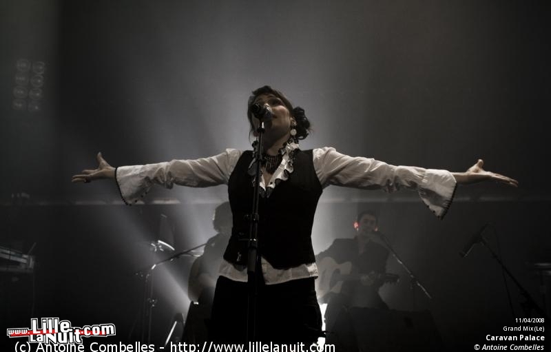 Caravan Palace et Hollie Smith au Grand Mix en live - photo n°18