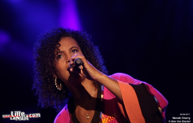 Les Nuits Secrètes – Jour 2 – Katerine, Neneh Cherry, The Jon Spencer Blues Explosion, etc. en live - photo n°7