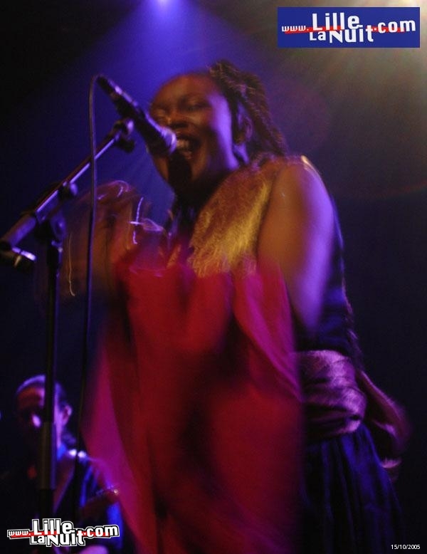 Sally Nyolo à l&rsquo;Aéronef en live - photo n°17