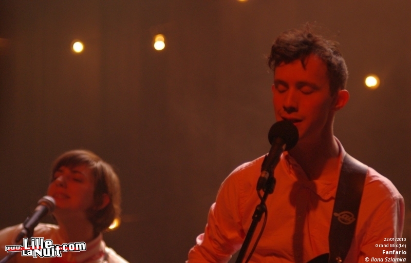 Fanfarlo & Morning Pop Star Choir au Grand Mix en live - photo n°15