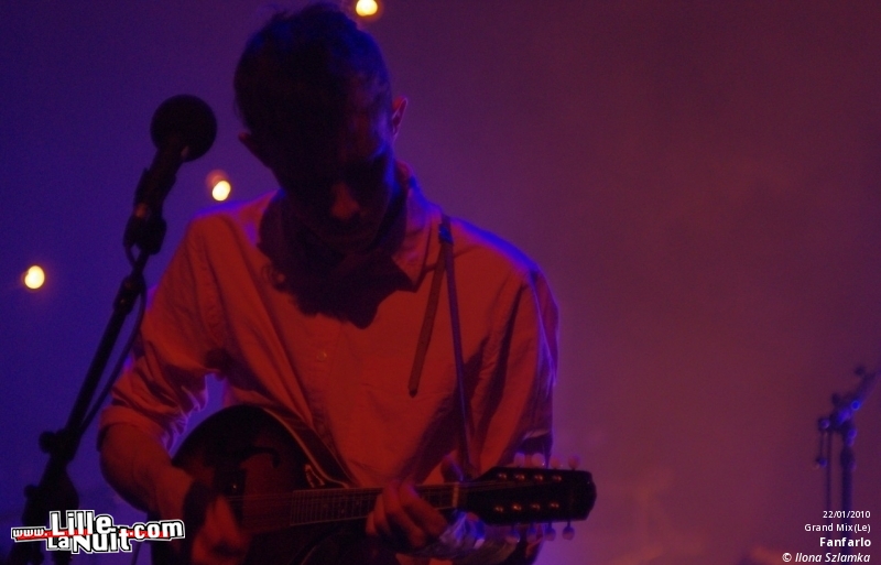 Fanfarlo & Morning Pop Star Choir au Grand Mix en live - photo n°13