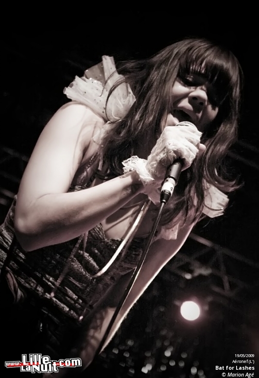 Bat for Lashes & David Walters à l’Aéronef en live - photo n°19