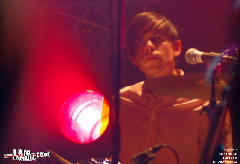 Fanfarlo & Morning Pop Star Choir au Grand Mix en live - photo n°4