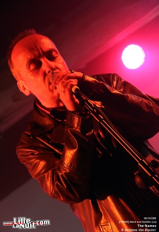 A Place To Bury Strangers + Le Cotton Club à De Kreun en live - photo n°7