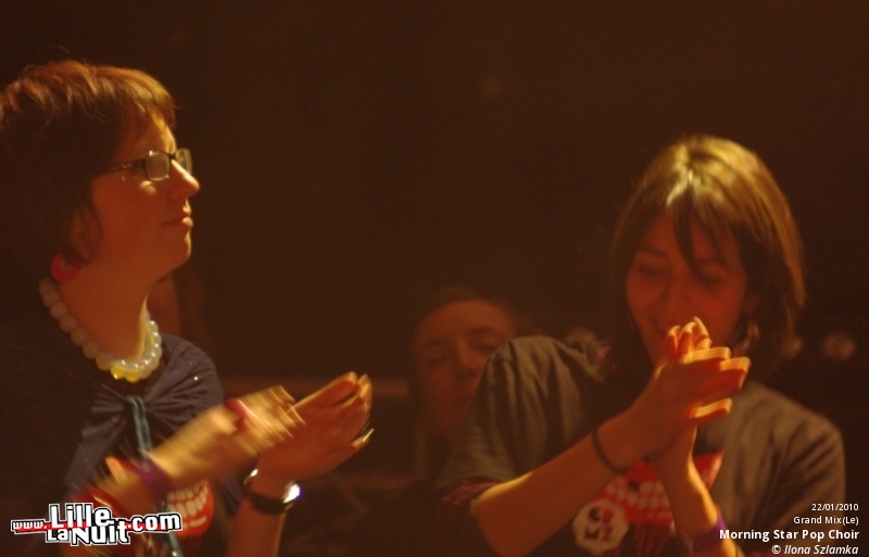 Fanfarlo & Morning Pop Star Choir au Grand Mix en live - photo n°24