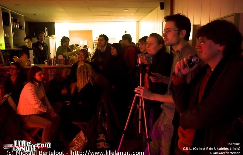 C.U.L. (Collectif de Ukulélés Lillois) au Café Diskaire en live - photo n°9