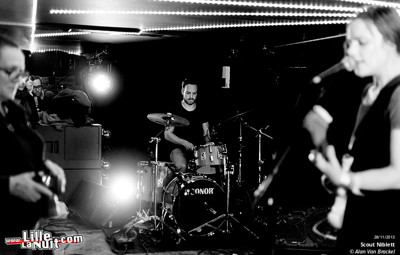 Scout Niblett + Team Wild à la Cave aux poètes – Ground Zero Festival en live - photo n°5