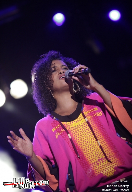 Les Nuits Secrètes – Jour 2 – Katerine, Neneh Cherry, The Jon Spencer Blues Explosion, etc. en live - photo n°6