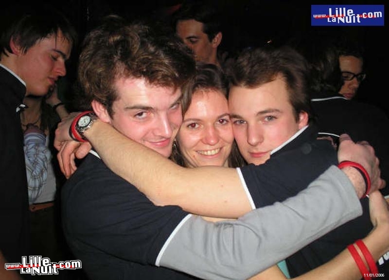 Soirée Surfing USA by Hei au Network en live - photo n°1