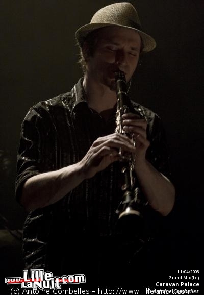 Caravan Palace et Hollie Smith au Grand Mix en live - photo n°11