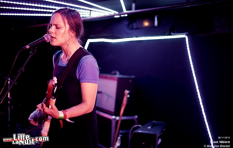 Scout Niblett + Team Wild à la Cave aux poètes – Ground Zero Festival en live - photo n°3