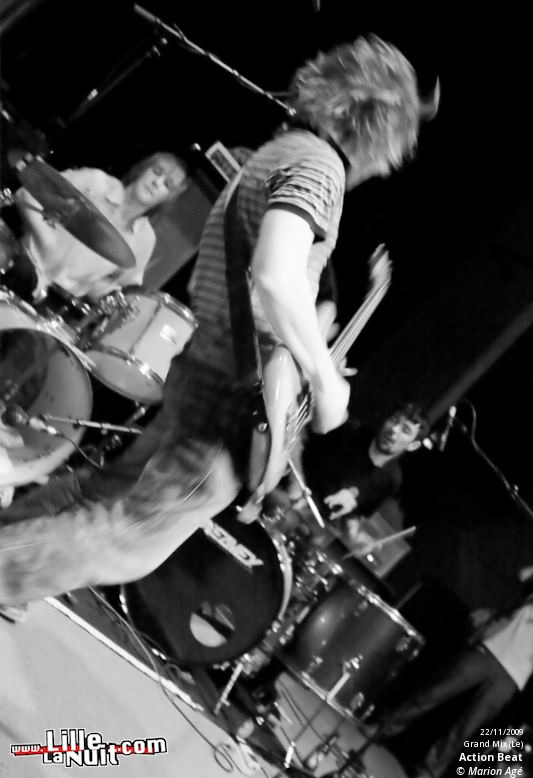 A place to bury strangers & Action Beat au Grand Mix en live - photo n°26