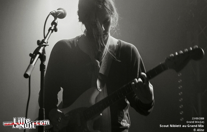 Scout Niblett et The Sleeping Years au Grand Mix en live - photo n°10