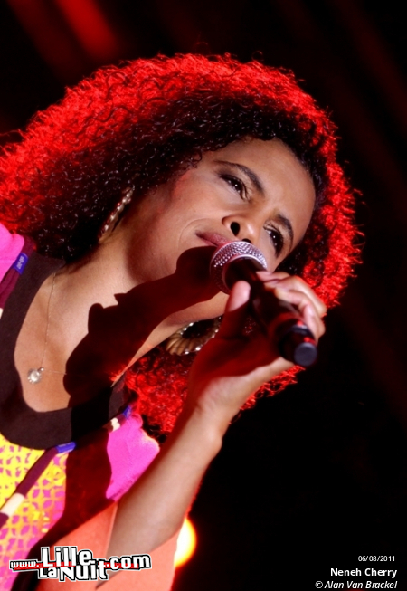 Les Nuits Secrètes – Jour 2 – Katerine, Neneh Cherry, The Jon Spencer Blues Explosion, etc. en live - photo n°2